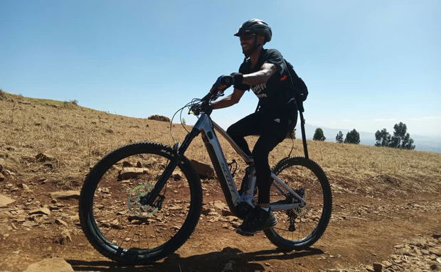 Bike Guide riding Scott Strike eRIDE 930 in Ethiopia Bike Guide riding Scott Strike eRIDE 930 in Ethiopia