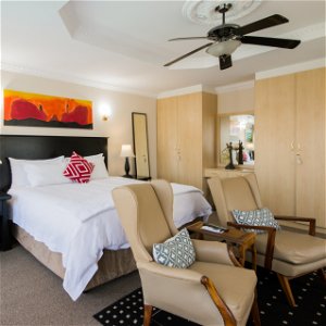 8 Luxury guest rooms available at a tranquil retreat with a fully equipped kitchen and bathroom