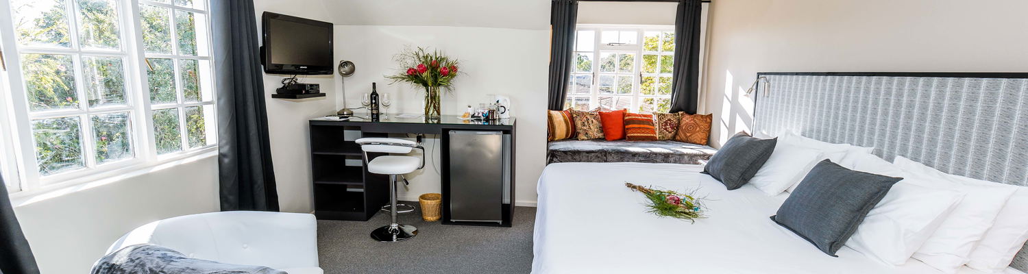 burgundy, molo lolo, durbanville, le petit chateau, le petit chateau durbanville, hotel durbanville
