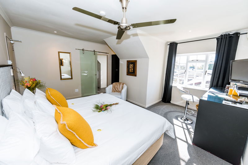 molo lolo, le petit chateau, hotel durbanville, durbanville, cape town, le petit chateau durbanville, hotel cape town