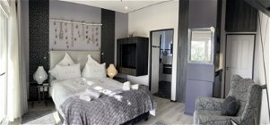 Pamper yourself in White Mussel room at Farr Out Guesthouse in Paternoster