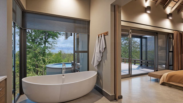 Amani Safari Camp bathroom suite and plunge pool in Klaserie Private Nature Reserve